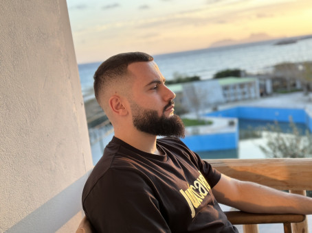 Tomceni, 29, Albania