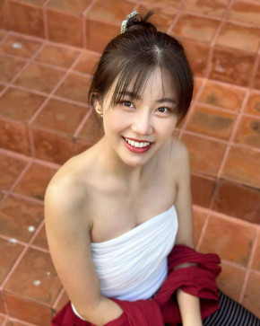 Aria, 33, United Kingdom