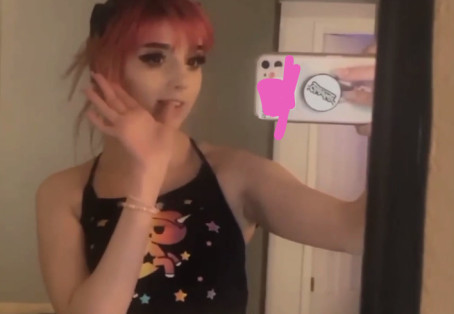 Miakitty, 18, United States