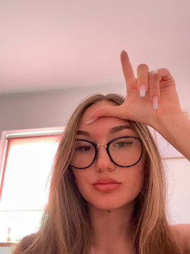 Sofia, 25, United States