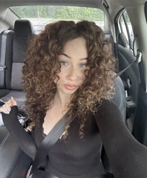 Chloeeex, 18, United Kingdom