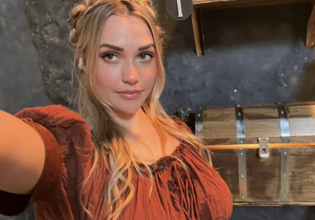 Lizzy, 27, United States