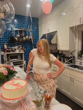 Blonde Agent, 32, United States