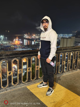 IvOrYkO, 30, Algeria