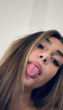 Sara, 18, United Kingdom