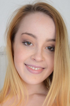 Rasheedat Omotayo, 30, United Kingdom