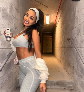 Ana Smith, 35, United States