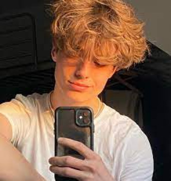 Khubaibahmed0, 18, United Kingdom