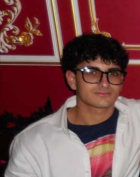 Romanian_spiderman, 25, India