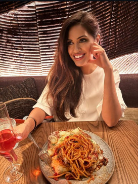 Sue Varma, 35, Spain