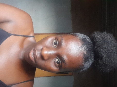 Queen Nalisa, 18, Namibia