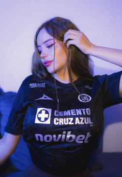 Kehlani Ashley, 18, United States