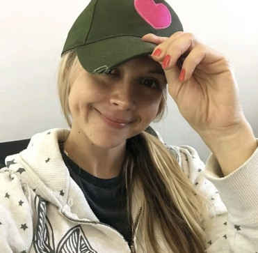 Vicky Sandra, 35, United States