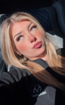 Stella, 27, United States