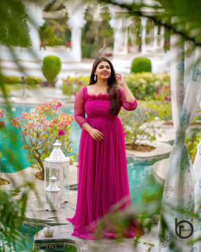 Christina, 32, India