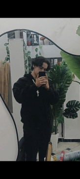 H O L A K O FF, 19, United States