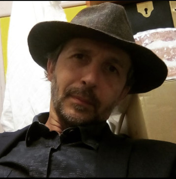 Hat, 42, United Kingdom