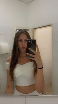 Liz, 19, Hungary