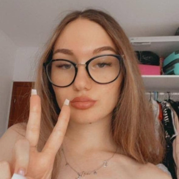 Anna Curtis, 26, United States