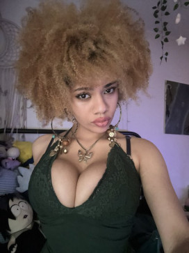 Tassana Vibes, 23, United States