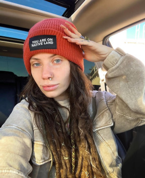 Mia, 26, United States