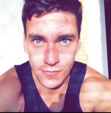 John69, 28, Australia