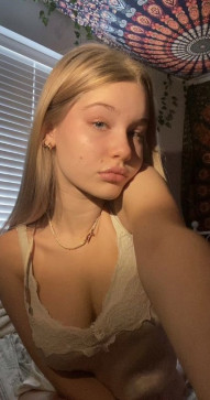 Emma, 18, United States