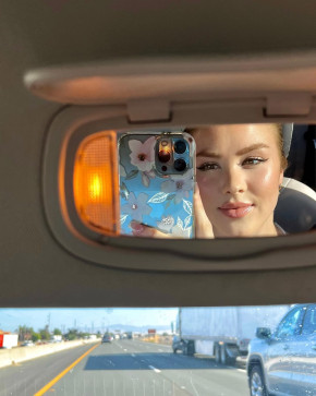 Maxine, 25, United States