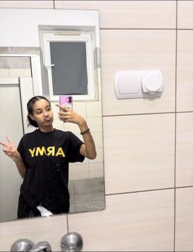 Hannah753, 29, United States