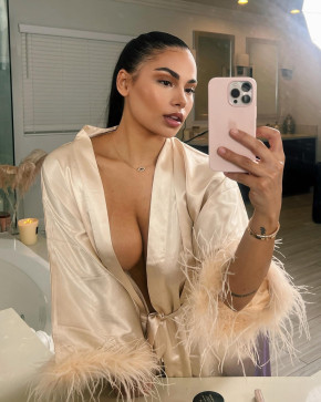 Justina, 33, United States