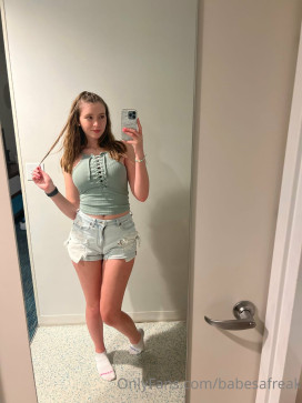 Emilybard, 18, United States