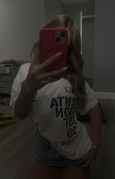 Sara White, 18, United States