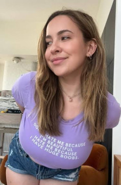 Rose Nikky, 25, United States