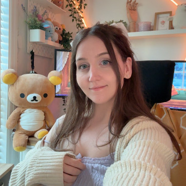 Mia Carolyn, 35, United States