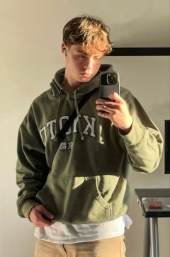 Sam, 18, United States