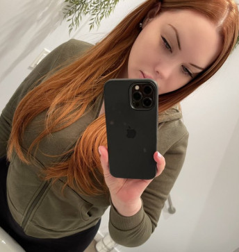 Miss Veronica, 35, United States