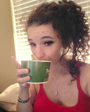 Ellen, 30, United States