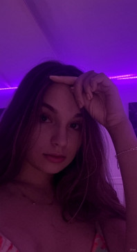 Anna, 20, United States