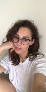 Zoey, 28, United States