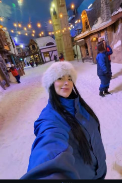 Charlotte Sandra, 18, United States