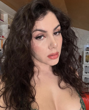 Nora, 32, United States