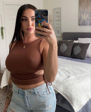 Ella, 27, United States