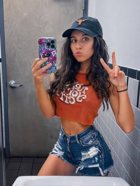 Violet Summers, 24, United States