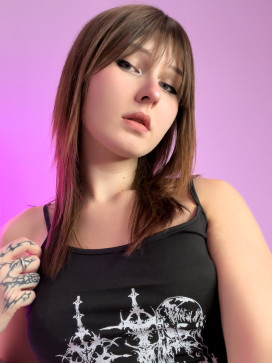 Willow, 23, United States