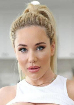 Savannah, 35, United States