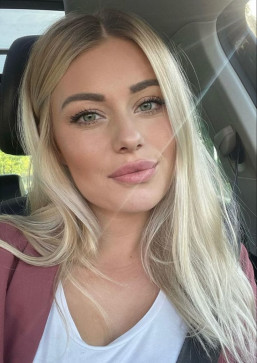 Nora Mills, 37, United States