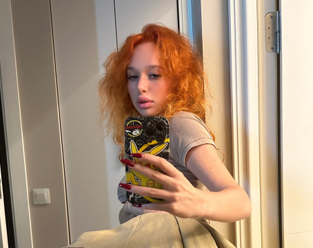 Chloe, 23, United States