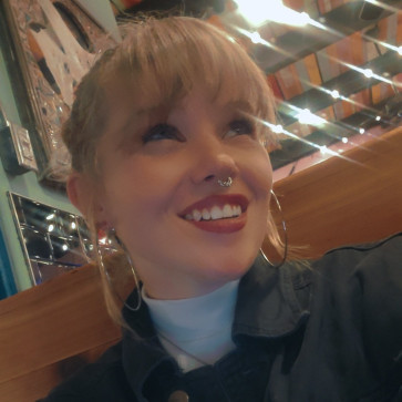 Julie, 28, United States