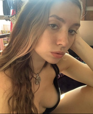 Julia, 22, United States