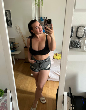 Olivia, 29, United States